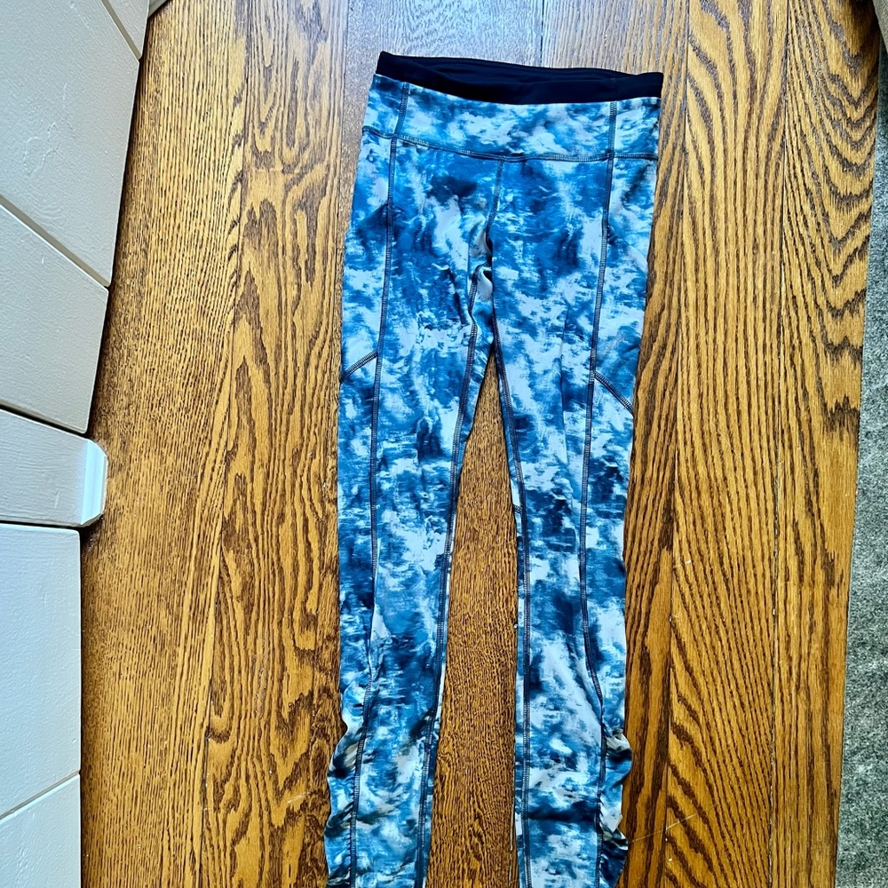 Lululemon Full-Length Cloud Pattern Legging - image 1